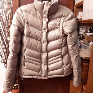 The North Face 700 cropped puffer. Beige/Green XS Women